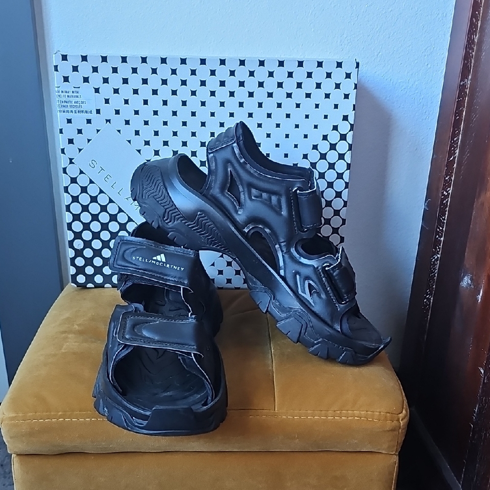 ●●STELLA MCCARTNEY  & ADIDDAS HIKA SANDAL SIZE 9 EUC●●